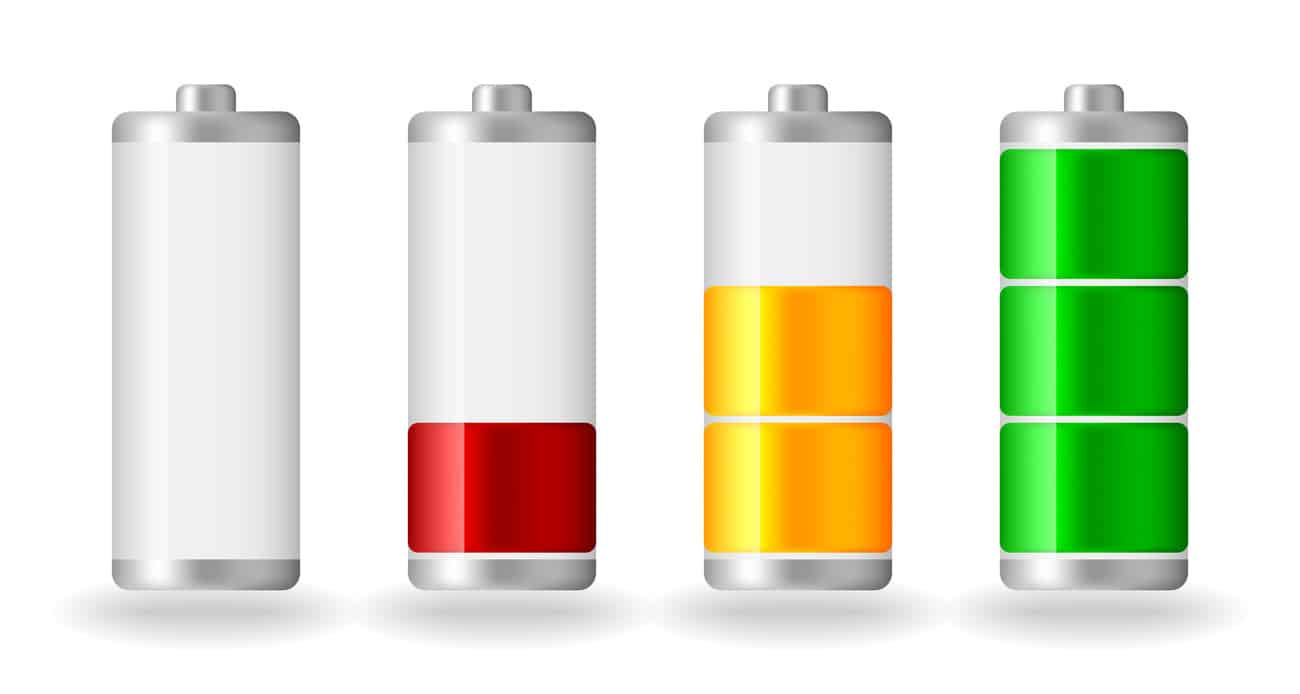 Four battery icons in a row show charge levels from empty to full, with red, yellow, and green symbolizing energy changes in Lyme disease.
